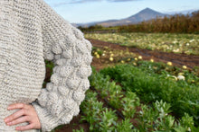Cargar imagen en el visor de la galería, Bubble Cardigan tejido a palillo