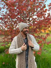 Cargar imagen en el visor de la galería, Beanie con pompón