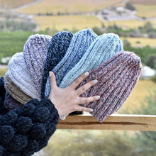 Cargar imagen en el visor de la galería, Beanie (tejido a palillo)