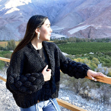 Cargar imagen en el visor de la galería, Bubble Cardigan tejido a crochet