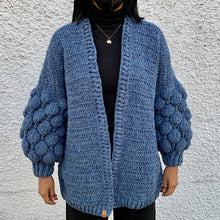 Cargar imagen en el visor de la galería, Bubble Cardigan tejido a crochet