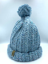 Cargar imagen en el visor de la galería, Beanie con pompón
