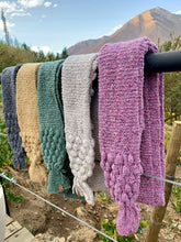 Cargar imagen en el visor de la galería, Bubble Scarf