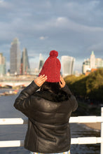 Cargar imagen en el visor de la galería, Beanie con pompón