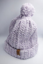 Cargar imagen en el visor de la galería, Beanie con pompón
