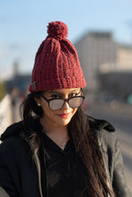 Cargar imagen en el visor de la galería, Beanie con pompón
